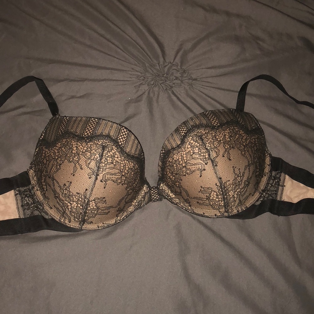 Victoria’s Secret Very Sexy push up bra😍